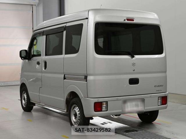 Suzuki EVERY 2022-08 8813039-10