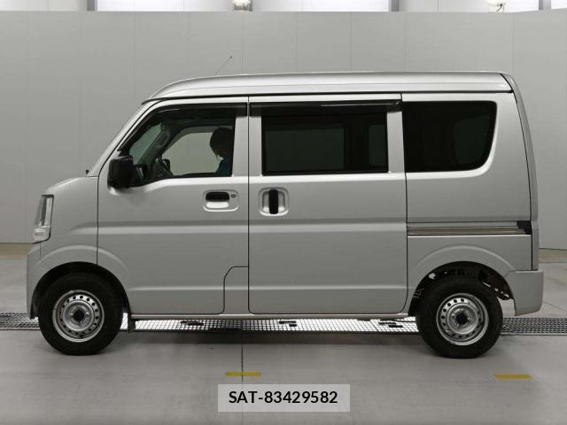 Suzuki EVERY 2022-08 8813039-11
