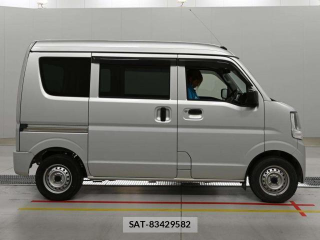 Suzuki EVERY 2022-08 8813039-6