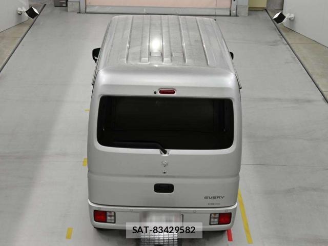 Suzuki EVERY 2022-08 8813039-8
