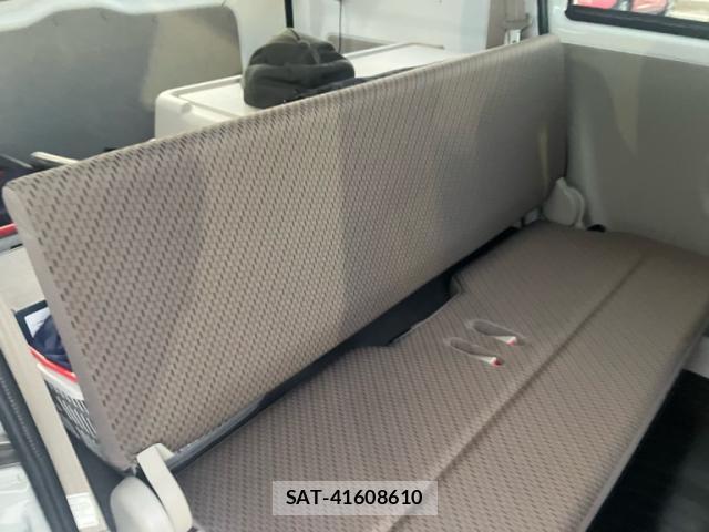 Suzuki EVERY 2017-01 8813508-15