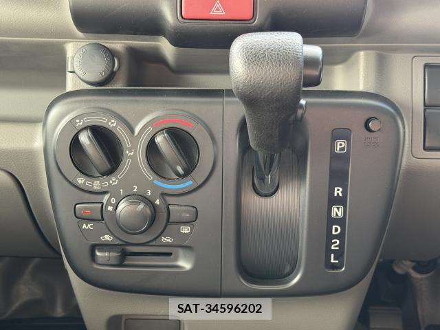 Suzuki EVERY 2018-06 8815845-16