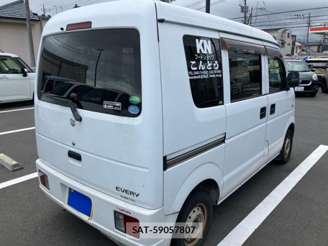Suzuki EVERY 2014-09 8815866-3