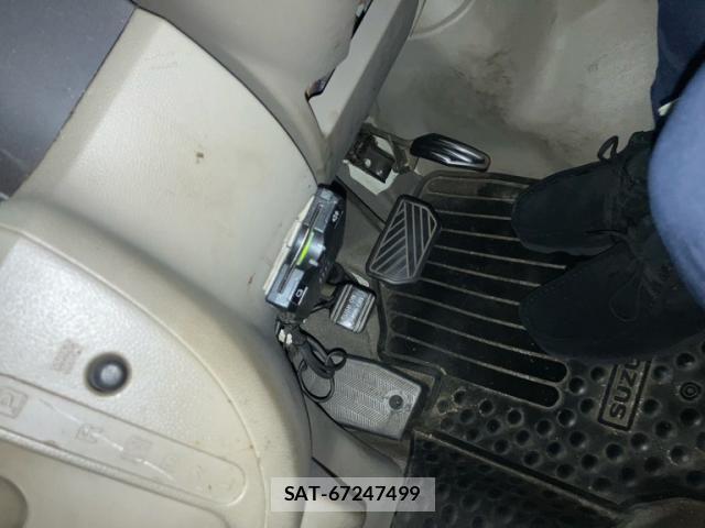 Suzuki EVERY 2006-04 8816271-9
