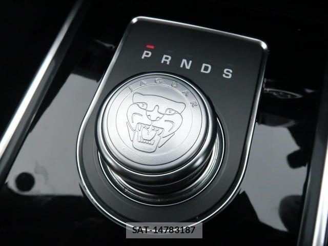 Jaguar F-PACE 2019-06 8813143-15