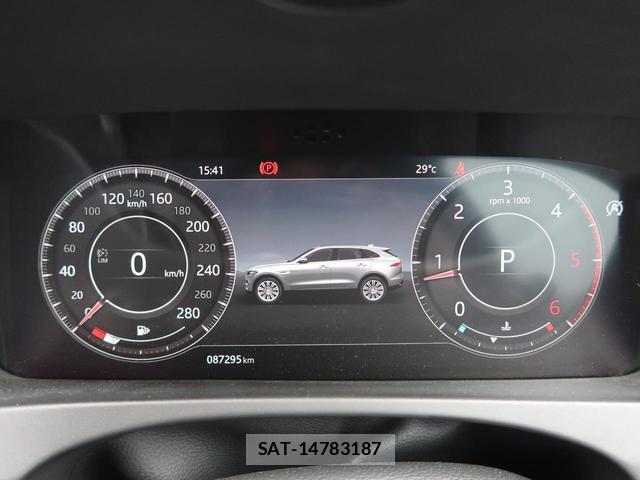 Jaguar F-PACE 2019-06 8813143-5