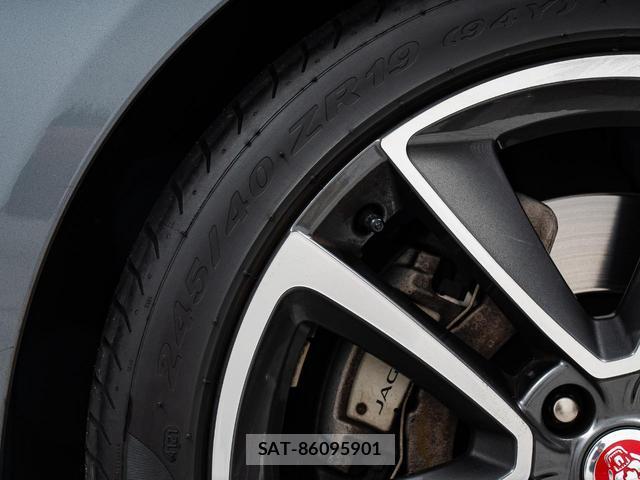 Jaguar F-TYPE 2022-03 8812472-15