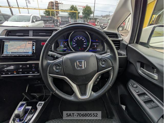 Honda FIT HYBRID 2015-08 8817074-17