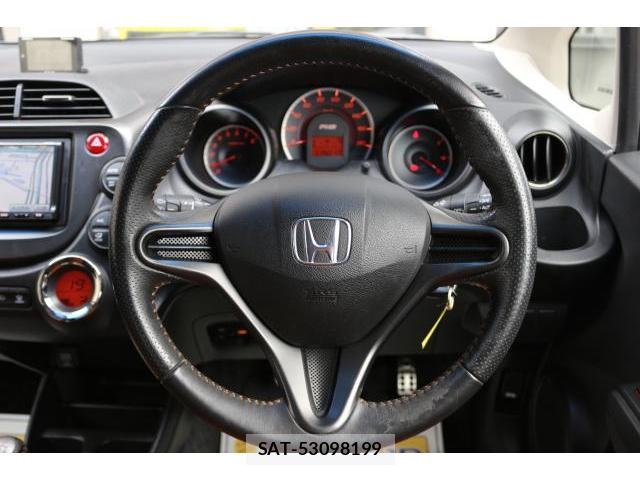 Honda FIT 2011-12 8812823-10