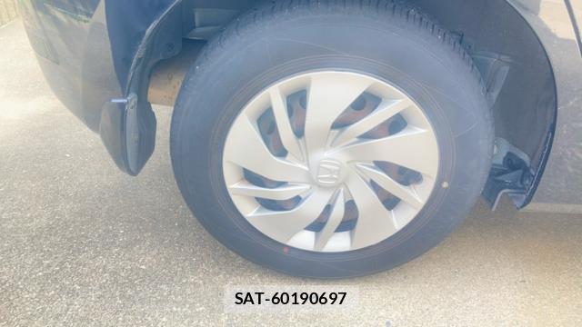 Honda FIT 2017-08 8813581-13