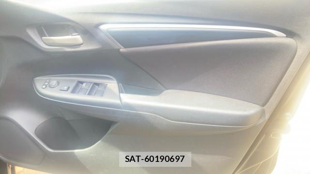 Honda FIT 2017-08 8813581-14