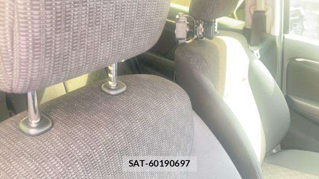 Honda FIT 2017-08 8813581-16