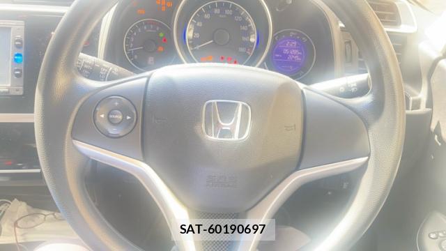 Honda FIT 2017-08 8813581-18