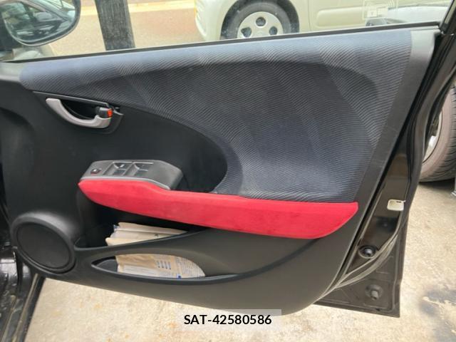 Honda FIT 2009-11 8813584-11