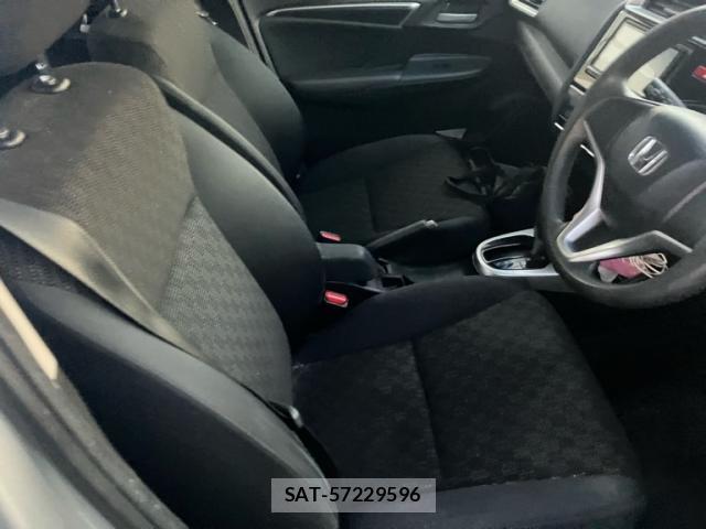 Honda FIT 2013-11 8813639-4