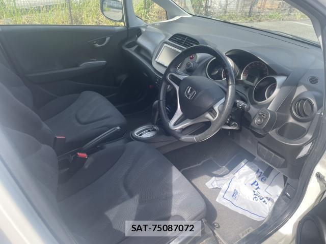 Honda FIT 2010-05 8814569-1