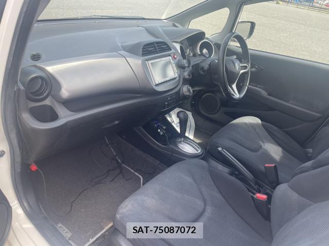 Honda FIT 2010-05 8814569-15
