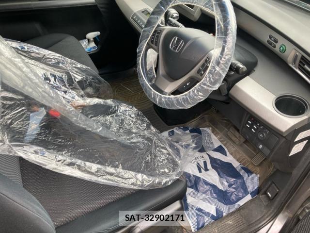 Honda FREED 2013-10 8817153-9