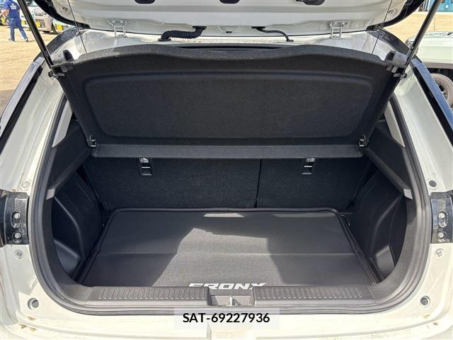 Suzuki Fronx 2025-01 8814719-6
