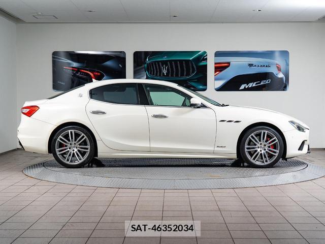 Maserati GHIBLI 2018-09 8815055-14
