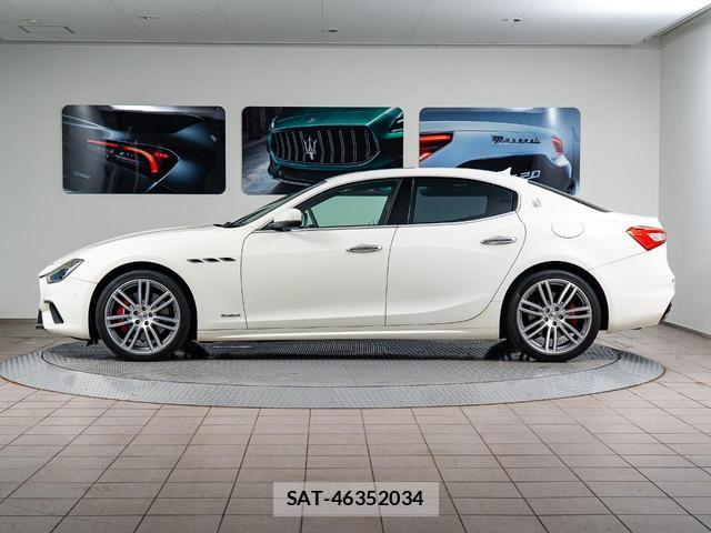 Maserati GHIBLI 2018-09 8815055-16