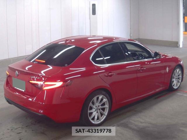 ALFA ROMEO Giulia 2018-02 8815380-1