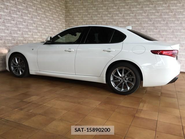 ALFA ROMEO Giulia 2022-05 8817057-6
