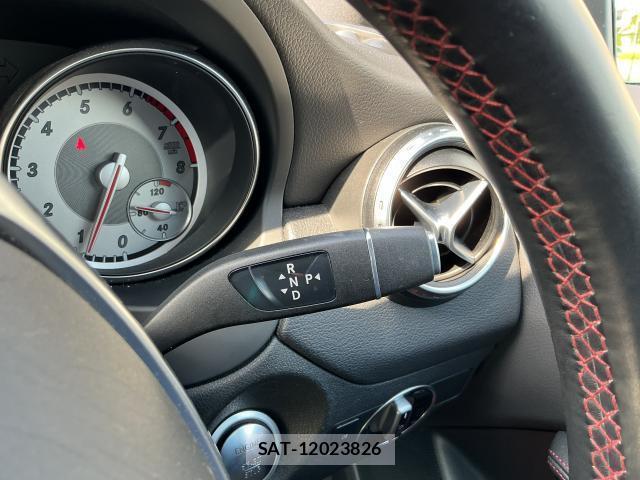 Mercedes Benz GLA-CLASS 2017-03 8817084-15