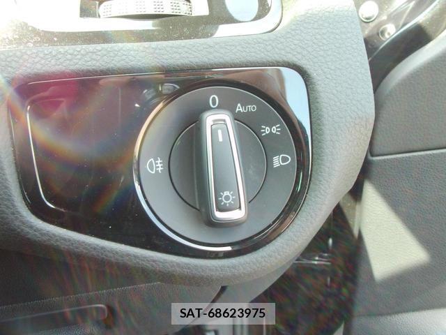 VolksWagen GOLF GTI 2016-08 8812510-13