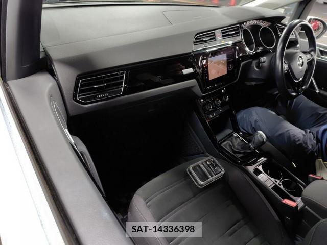 VolksWagen GOLF TOURAN 2018-06 8816117-2