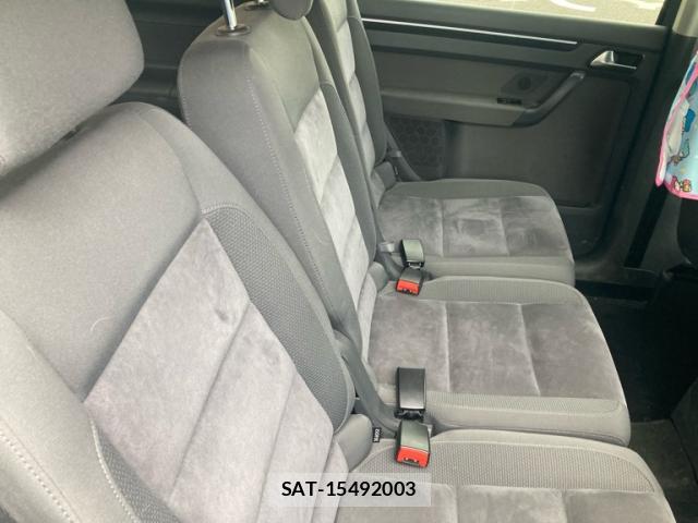 VolksWagen GOLF TOURAN 2012-07 8817191-8