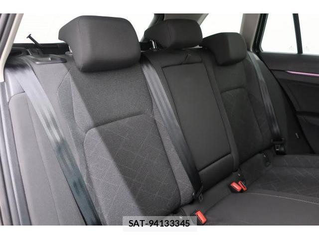 VolksWagen GOLF VARIANT 2023-06 8812098-11