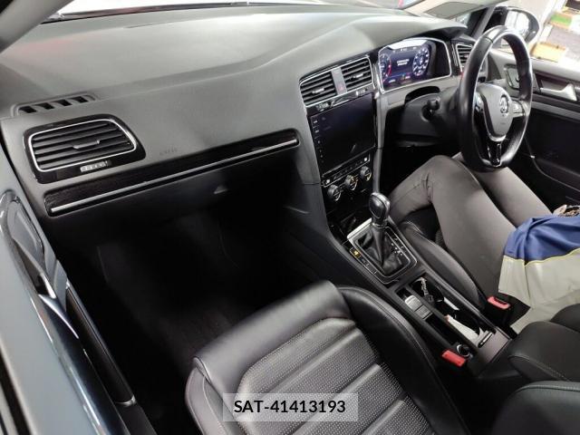VolksWagen GOLF VARIANT 2019-09 8816118-2