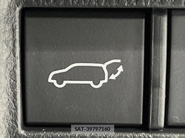 Toyota HARRIER 2024-03 8812930-4