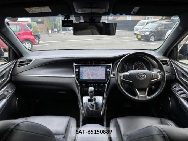 Toyota HARRIER 2018-06 8813082-1