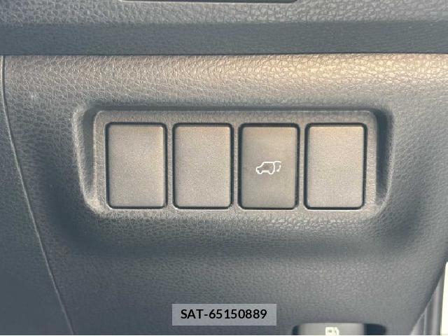 Toyota HARRIER 2018-06 8813082-4