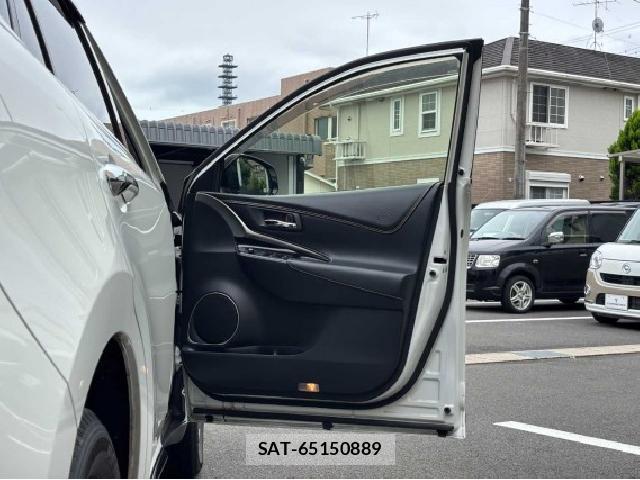 Toyota HARRIER 2018-06 8813082-8