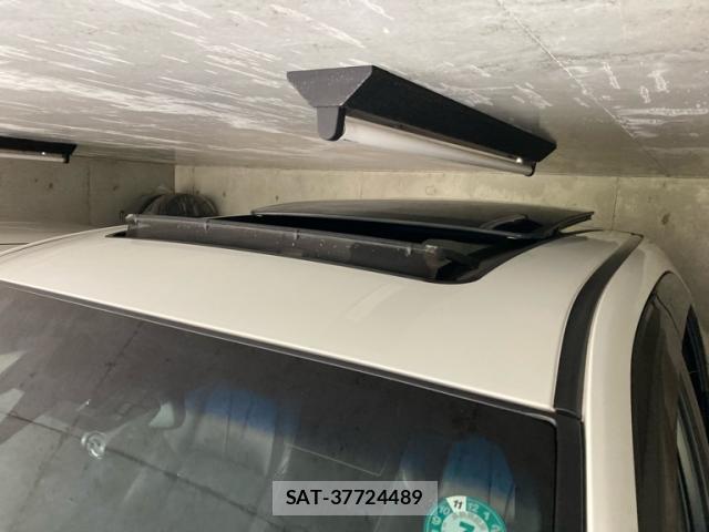 Toyota HARRIER 2017-11 8813366-3