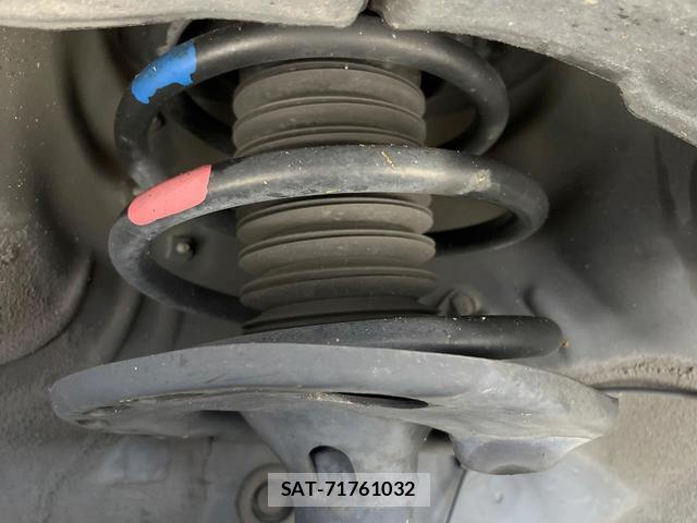 Toyota HARRIER 2017-10 8814025-19