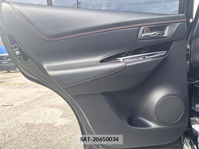 Toyota HARRIER 2017-06 8814527-13