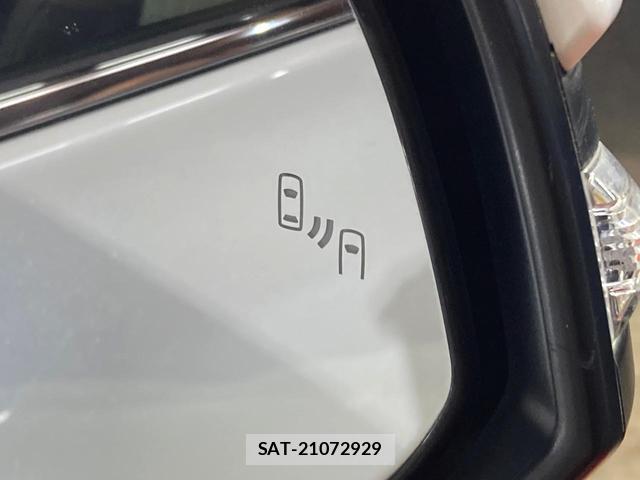 Toyota HARRIER 2021-12 8815901-6