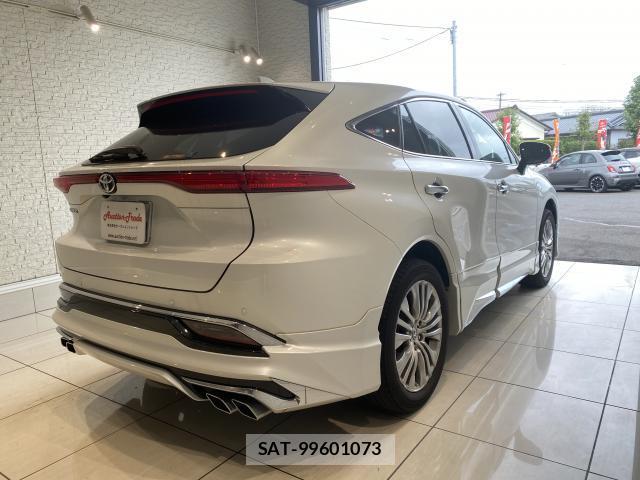Toyota HARRIER 2024-03 8817180-1