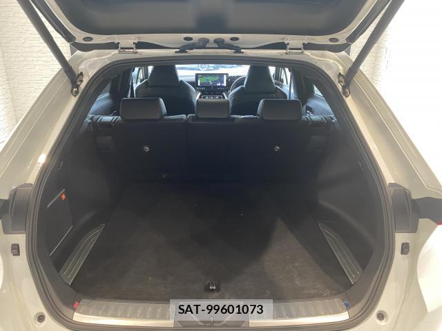 Toyota HARRIER 2024-03 8817180-9