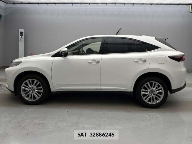 Toyota HARRIER 2018-02 8817338-11