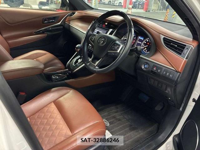 Toyota HARRIER 2018-02 8817338-8