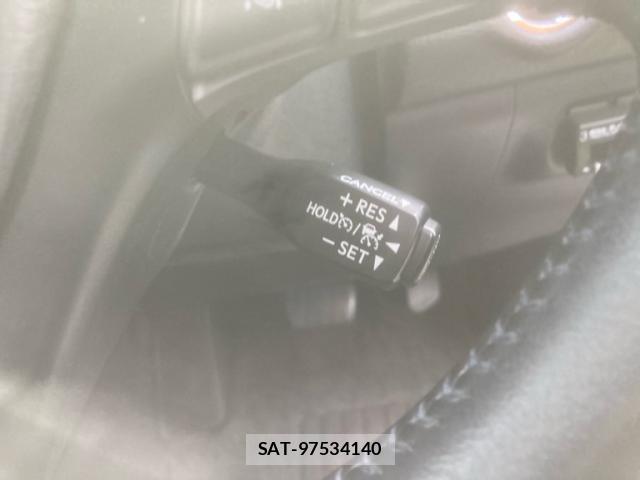 Toyota HARRIER 2017-08 8817626-19