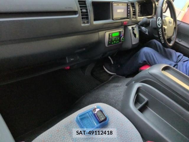 Toyota HIACE COMMUTER 2024-02 8812576-2