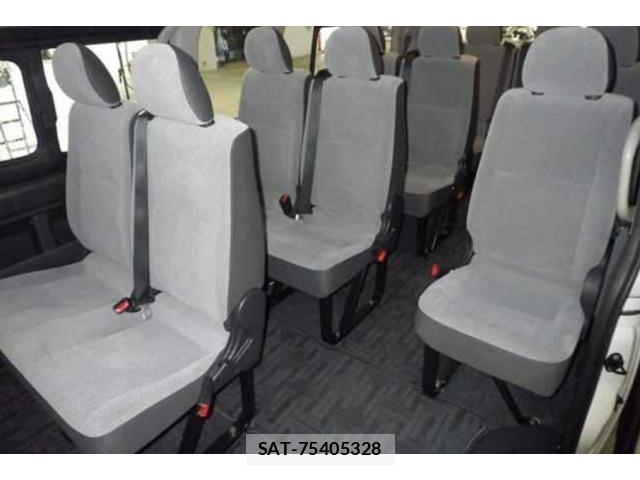 Toyota HIACE COMMUTER 2025-11 8812632-2
