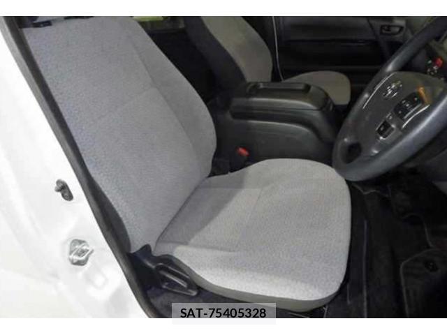 Toyota HIACE COMMUTER 2025-11 8812632-3