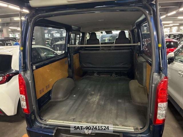 Toyota HIACE VAN 2021-01 8812573-2